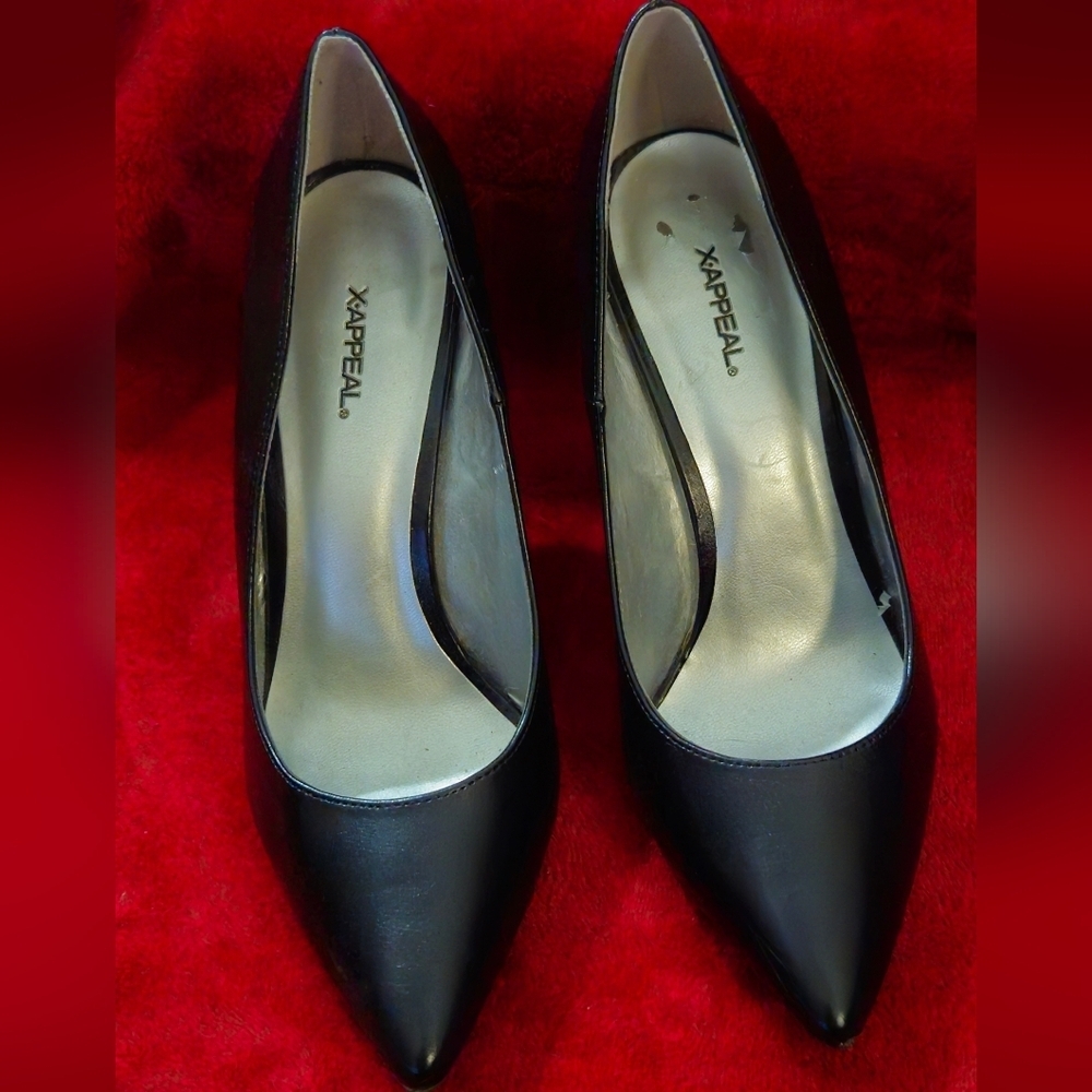 Xappeal Leticia Black Pointed Toe Pumps - Size 8